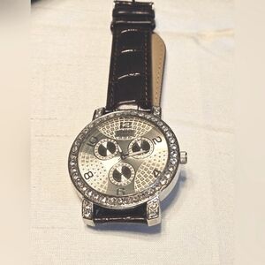 Geneve Elegante Stainless Silver Rhinestone Leather Band Womens Wrist Watch